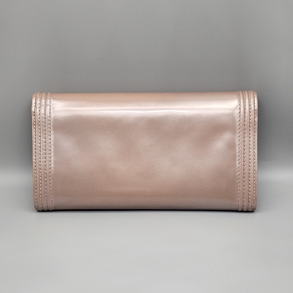 🩷CHANEL Rose Gold Quilted Patent Leather Wallet/Clutch🩷 - Picture 5 of 17